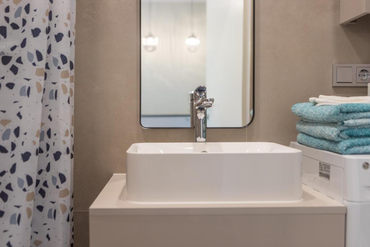 Green House Downtown Apartments With Private Free Parking And Bike Storage Klaipėda Esterno foto