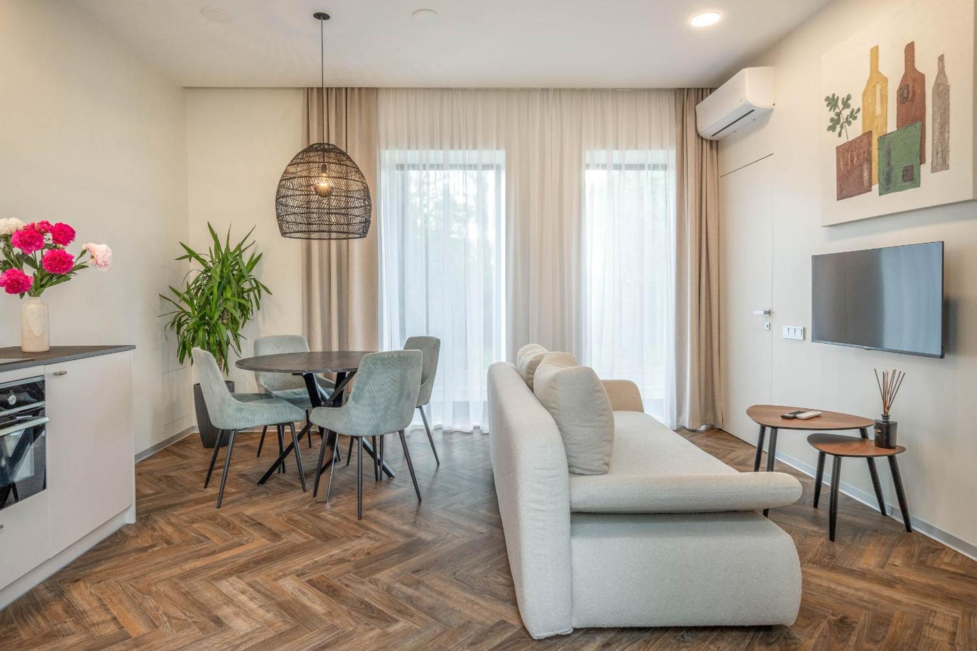 Green House Downtown Apartments With Private Free Parking And Bike Storage Klaipėda Esterno foto